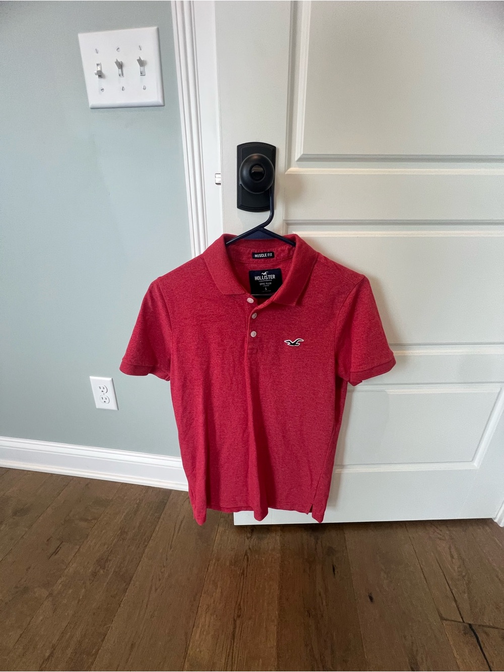 Men’s Hollister Red Short-Sleeve Polo (Muscle Fit) with Embroidered Logo-Size S